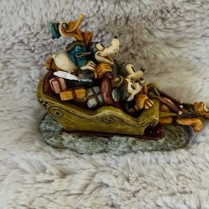 Disney “Mickey & Friends Holiday Sleigh Ride”..Harmony Kingdom..NWT